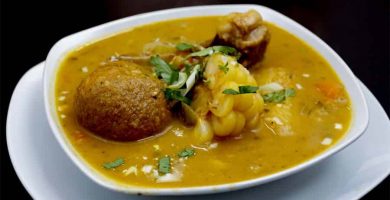 sopa de bolas de verde