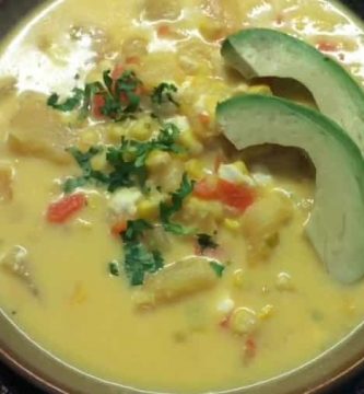 locro de choclo ecuatoriano
