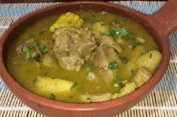 sancocho Montuvio de chancho de cerdo-min