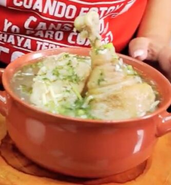 Caldo de Gallina Criolla - receta ecuatoriana