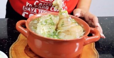 Caldo de Gallina Criolla - receta ecuatoriana