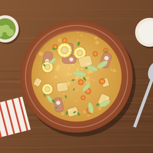 Caldo de chancho ecuatoriano con hueso de cerdo, papas, choclo y col