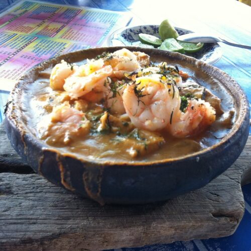 Cazuela de Pescado Manabita (Verde con Maní) – plato típico ecuatoriano