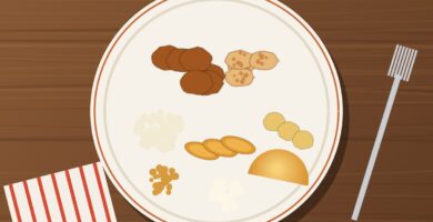 Chugchucaras de Latacunga: fritada, cuero reventado, mote, maduro, papas, tostado, canguil y empanada