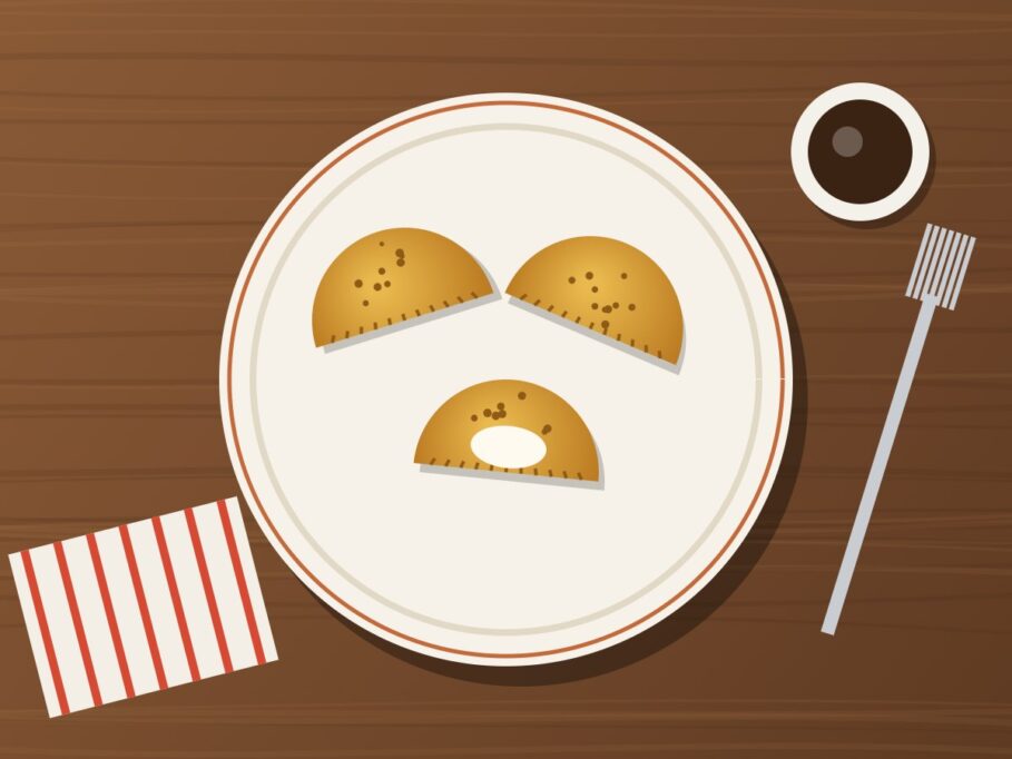 Empanadas de verde ecuatorianas rellenas de queso, con café