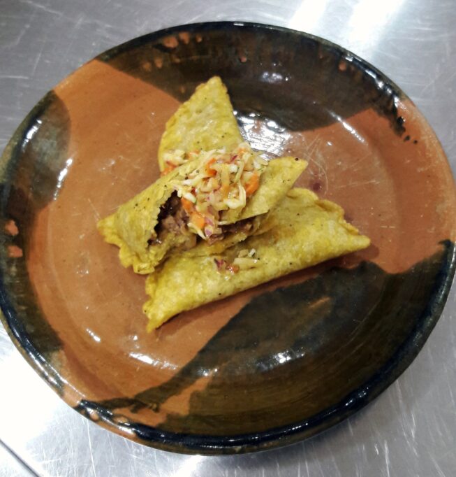Empanadas de Verde Ecuatorianas con Queso – plato típico ecuatoriano