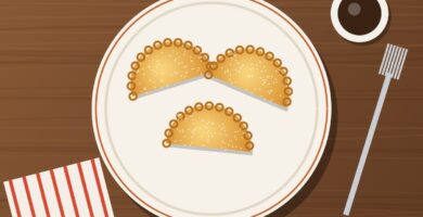 Empanadas de viento ecuatorianas con azúcar y café