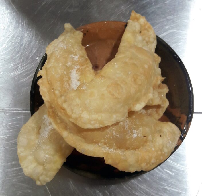 Empanadas de Viento Ecuatorianas con Queso – plato típico ecuatoriano