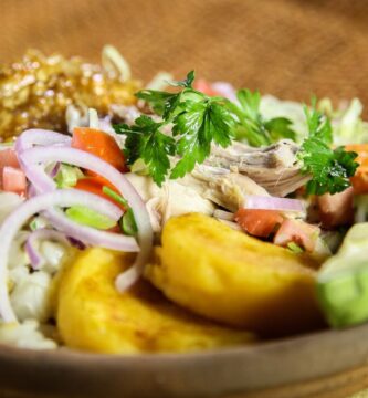 Hornado Ecuatoriano Casero (Pierna de Chancho al Horno) – plato típico ecuatoriano