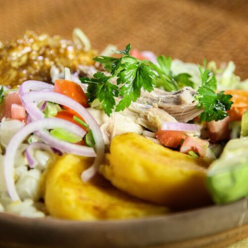 Hornado Ecuatoriano Casero (Pierna de Chancho al Horno) – plato típico ecuatoriano