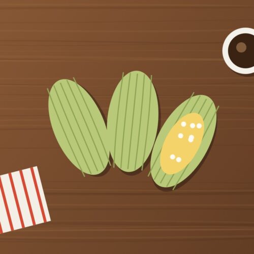 Humitas ecuatorianas en hoja de choclo, una abierta, con café