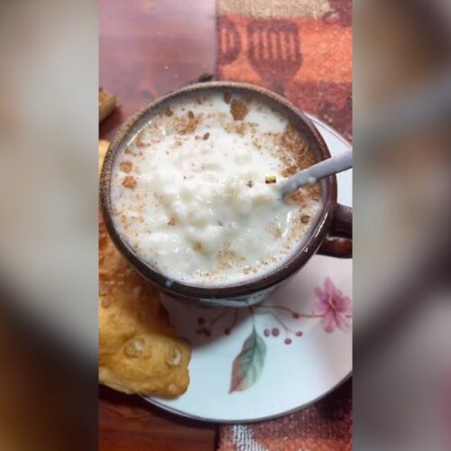 Taza de morocho con leche y canela