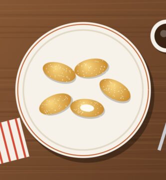 Muchines de yuca rellenos de queso con azúcar y café