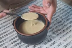 Salsa de maní ecuatoriana servida en un tazón