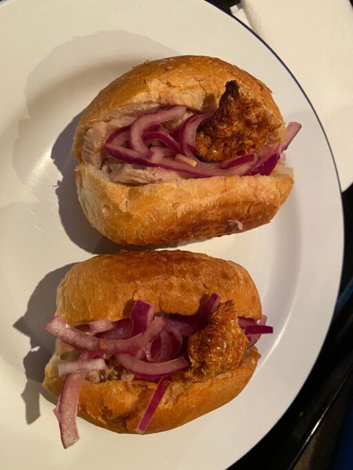 Sánduche de Chancho Ecuatoriano (Pernil) – plato típico ecuatoriano