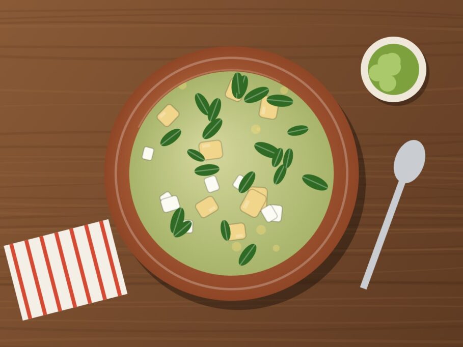 Sopa de nabo ecuatoriana con papas, hojas de nabo y queso fresco