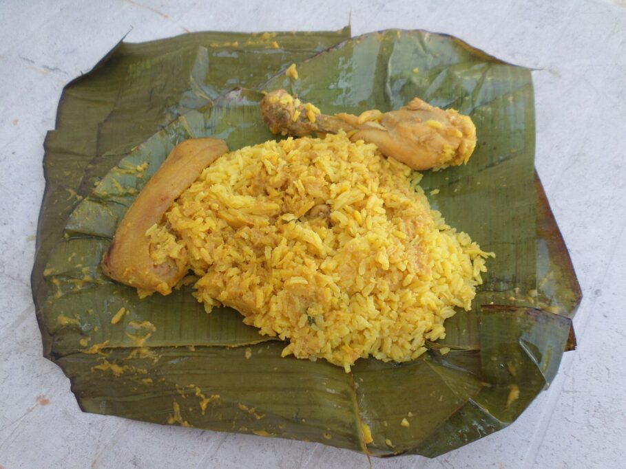 Tonga manabita abierta en hoja de bijao, de Rocafuerte, Manabí